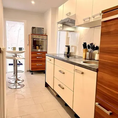 Wesley House Apartment *